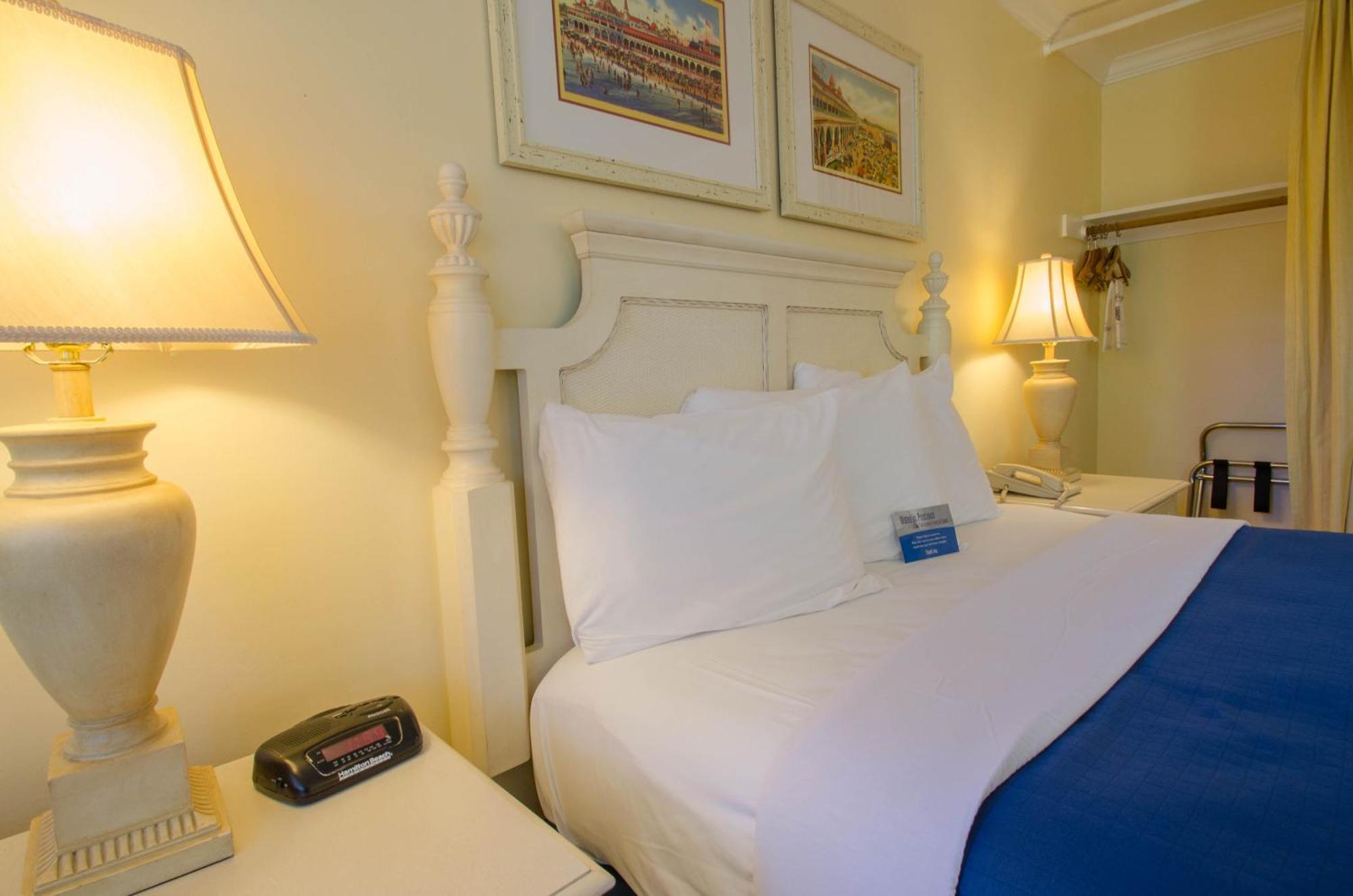 Standard Queen Room