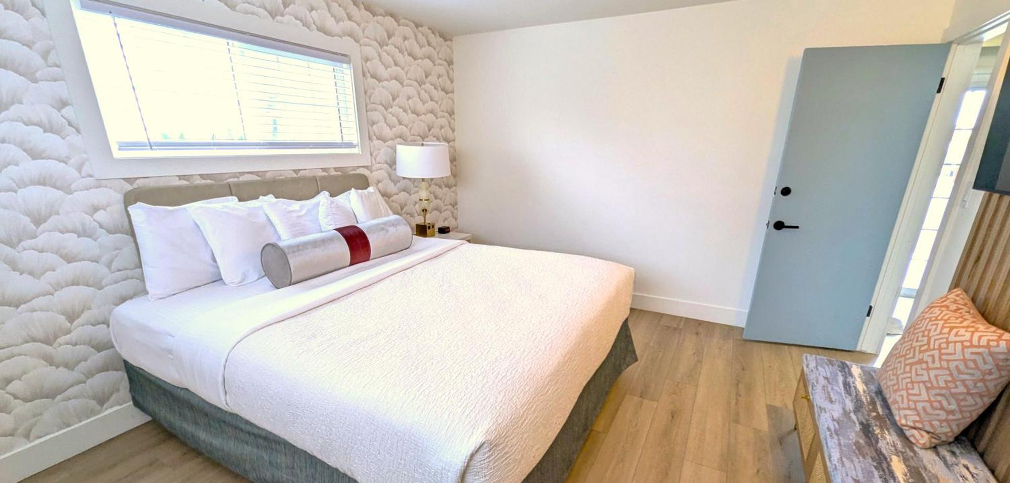 Two-Bedroom Suite,1372887821:JPEG