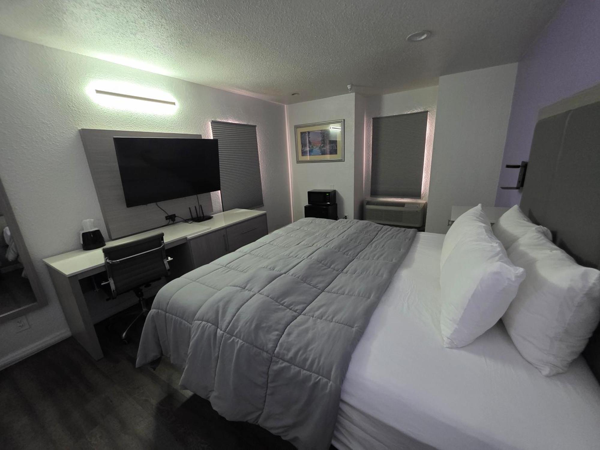 Standard King Room