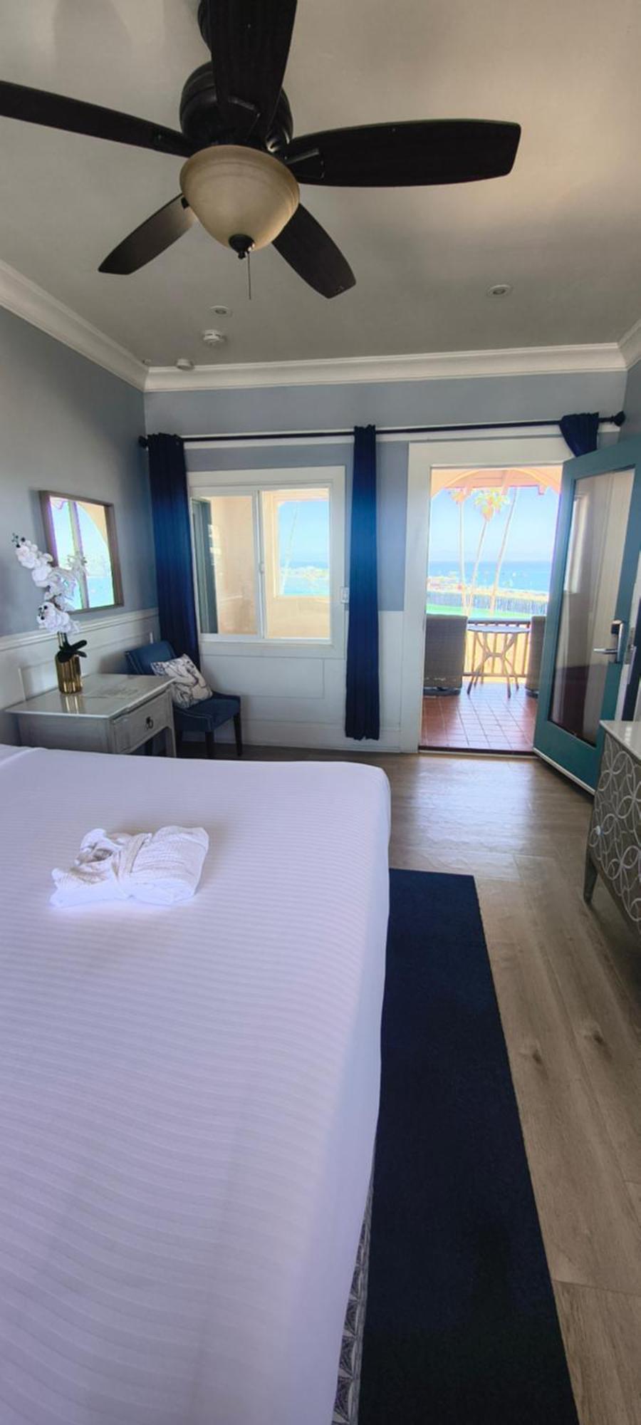 Ocean View King bed Shared Balcony